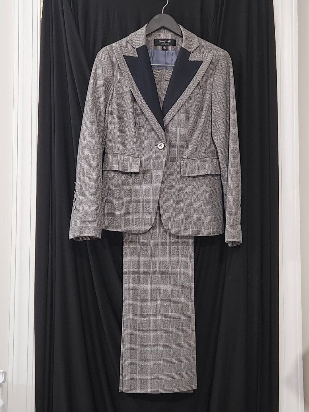 Signature Larry Levine Plaid Suite, Size 4